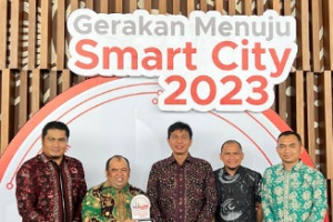Fadhil Terima Penghargaan Smart city dari Menteri Kominfo