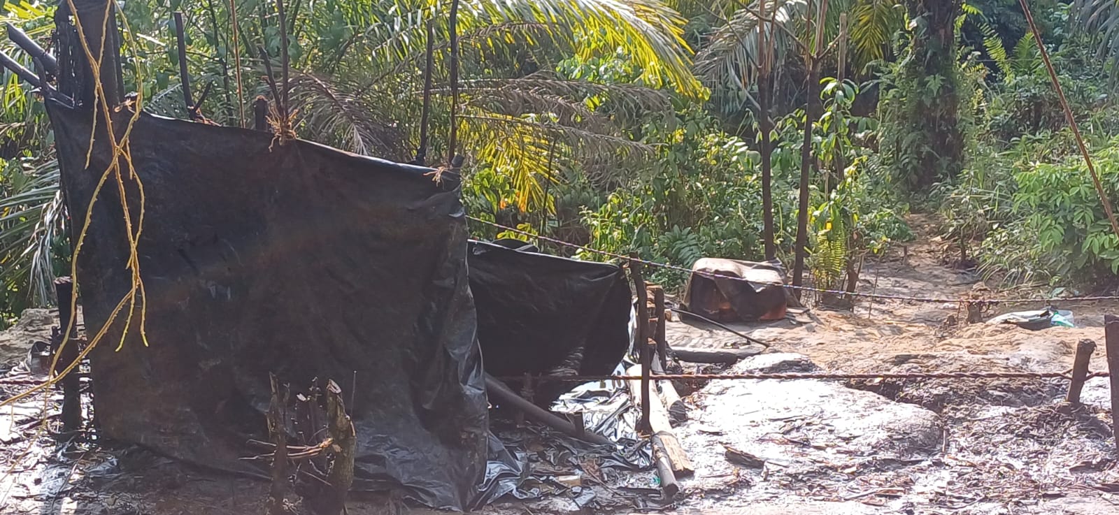 Satu di antara lokasi pengeboran minyak ilegal di Kabupaten Batanghari, Jambi