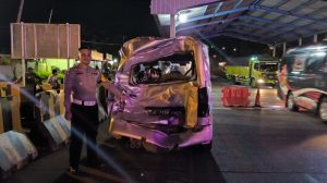 VIDEO: Bus Epa Star Tabrak 1 Mobil dan 8 Motor di Pintu Penyeberangan Bakauheni. Ini Penyebabnya…