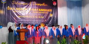 Puisi Pak Moncot Bungkam Gedung Pemuda