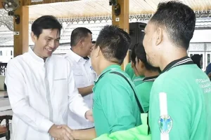 Fadhil Arief Berbagi Tali Asih ke Petugas Kebersihan