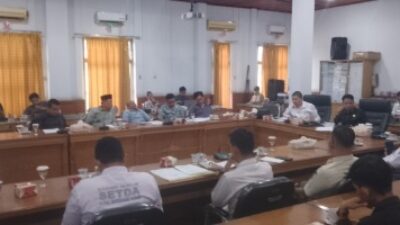 Amin Hudori Gebrak Meja, Kecam Pernyataan PT Superhome Soal Upah “Sekadar Lepas Makan”
