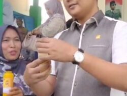 Ketua DPRD Provinsi Jambi Hafiz Fattah Cicipi Jamu Jahe Sereh Lemon, Sebut Segar dan Kekinian