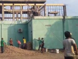 Kas Minus, Semangat Tak Surut: Warga Lrg Marlian Lanjutkan Pembangunan Masjid Nurul Ikhlas
