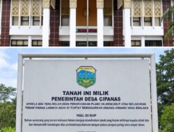 PASANG PLANG KEPEMILIKAN, WARGA GUGAT PEMDES CIPANAS 